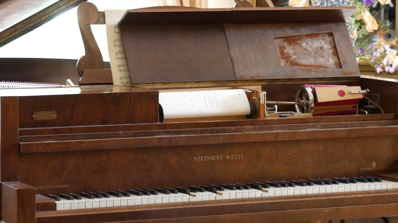 Пианола - механическое пианино