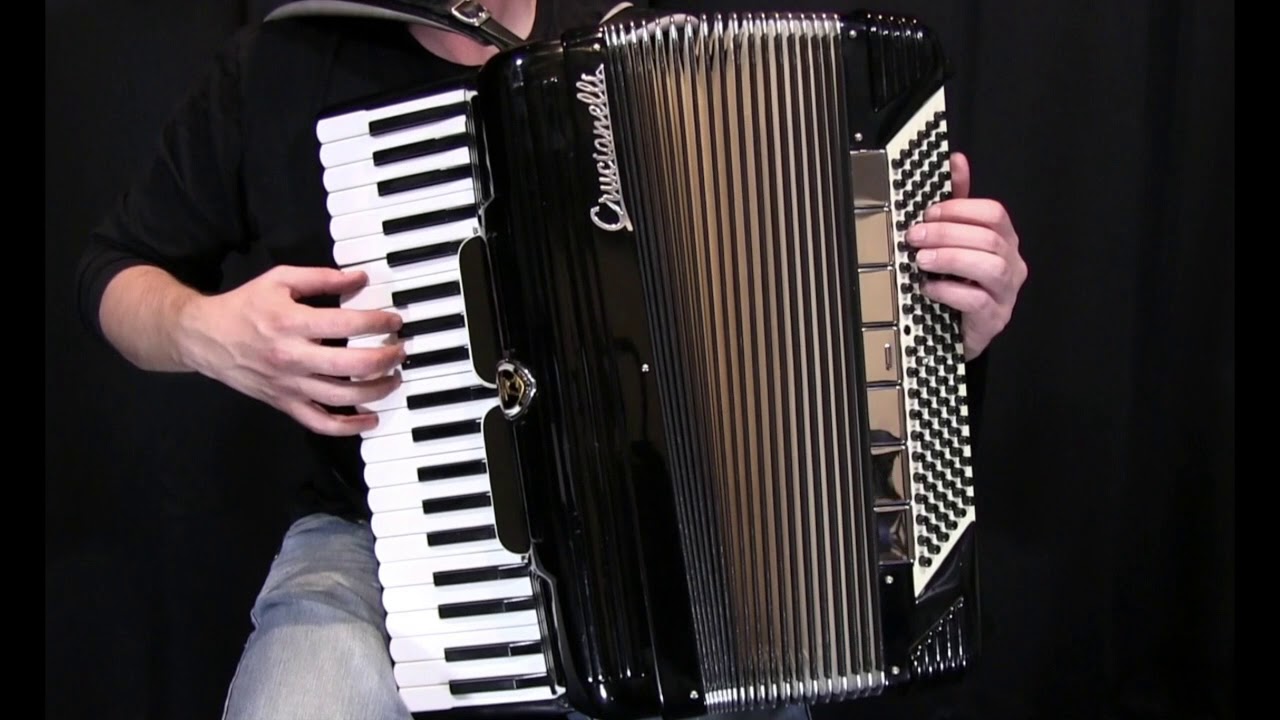 Certified Pre-Owned Accordion: Crucianelli 19-1/4
