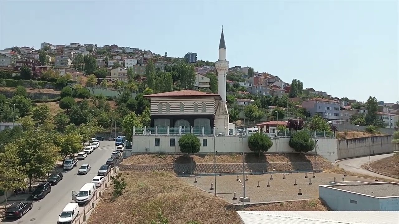 Kerim Ağcakaya'dan mükemmel bir uşak makkamı öğlen ezanı. 