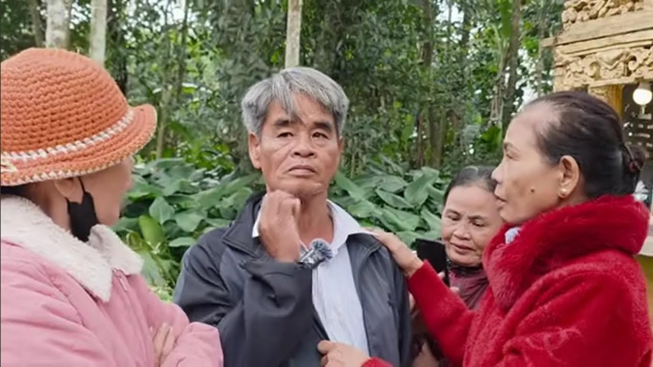 Thất lạc lúc 5 tuổi. 54 năm sau trở về chỉ nhớ mỗi Cây Mít. Chúc mừng anh đã trở về quê hương.