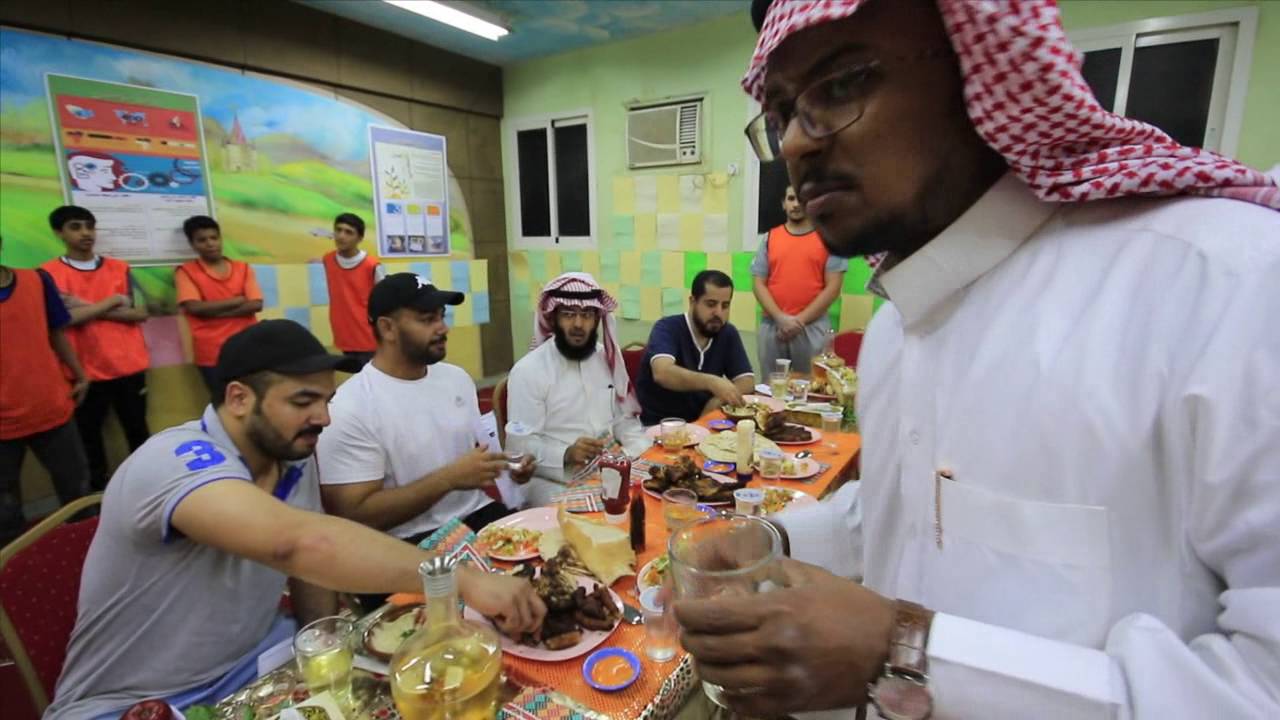 العرض المرئي لبرامج النادي لعام 1437 وحصولهم على المركز الخامس على مستوى ادارة تعليم الرياض