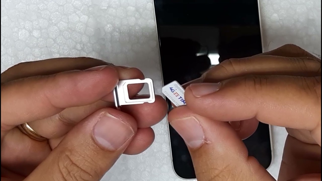 Colocar Inserir CHIP no iPhone 13 - CHIP de operadora iPhone 13, iPhone 12, iPhone 11