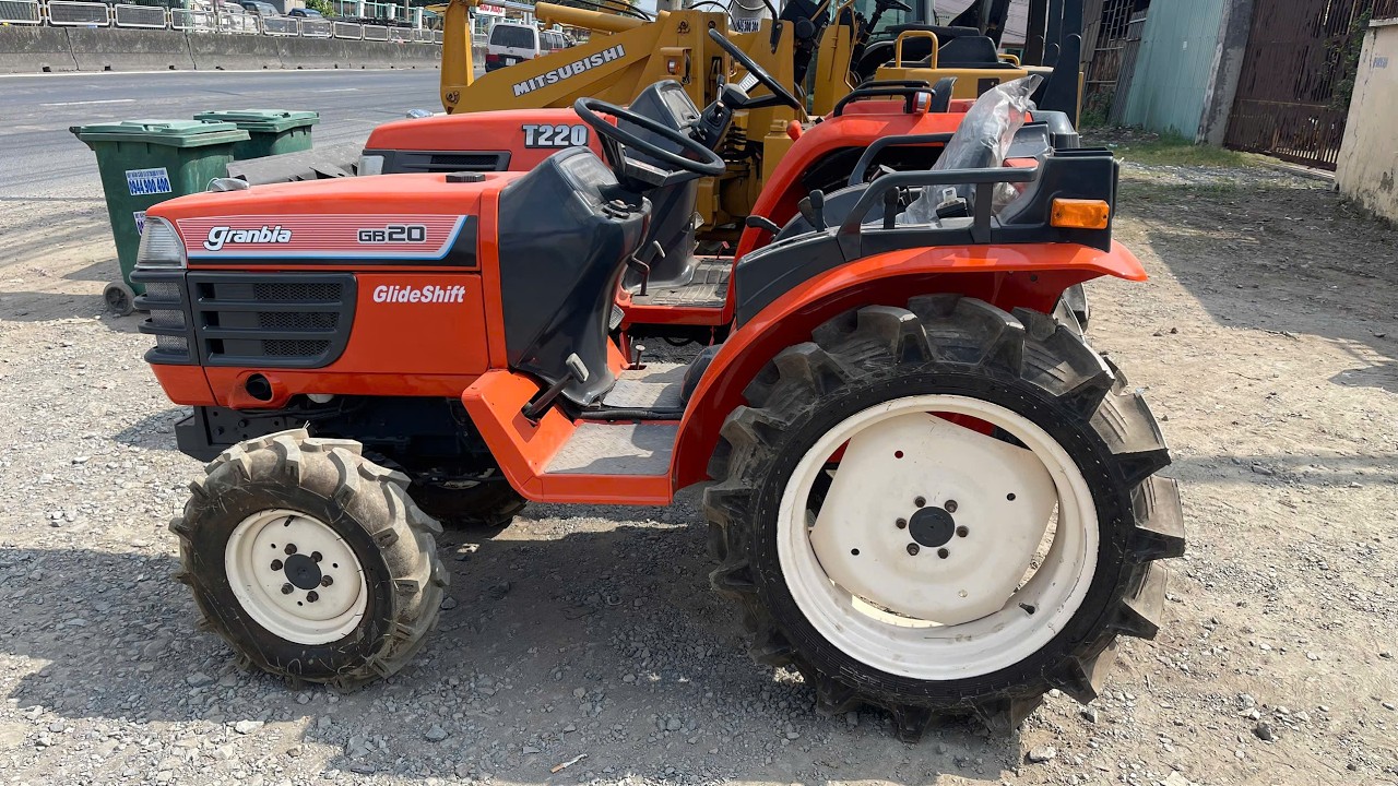 Máy Cày Kubota GB20 - 20 HP đời mới. Số Cơ - Ben Cơ, Động cơ:  D1103. GIÁ TẠI BÃI 75 Triệu