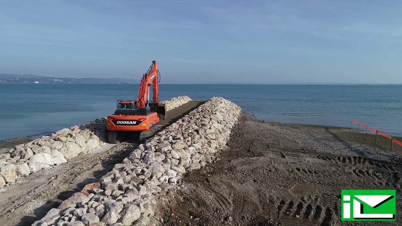 Vista aerea dei lavori al pontile di Marina Julia, Monfalcone