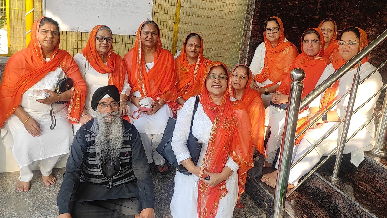 Dhur Ki Bani is live Chaupai sahib ji de path