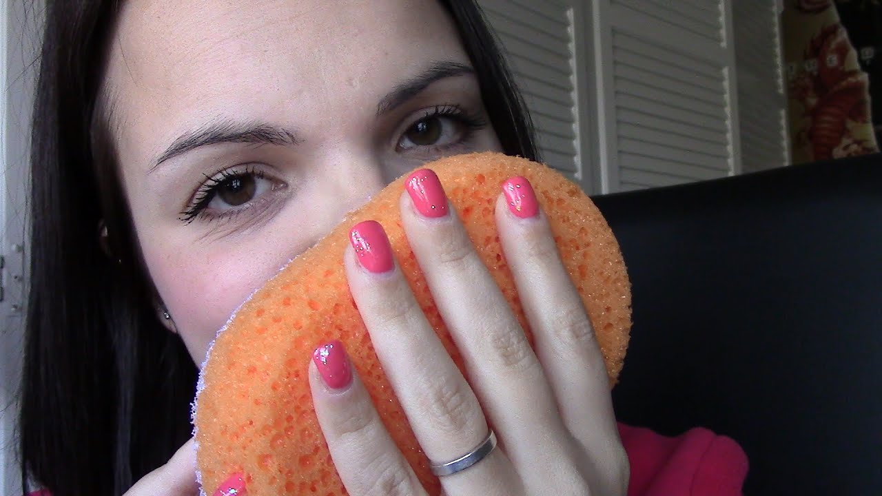 ASMR with a sponge - ITA Whispering Crinkling Caressing Squishing and Scratching