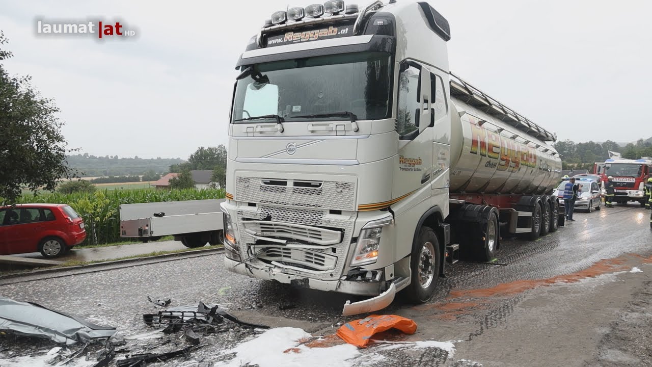 Auto kracht gegen Milchtransporter: Schwerer Verkehrsunfall auf Voralpenstraße bei Rohr im Kremstal