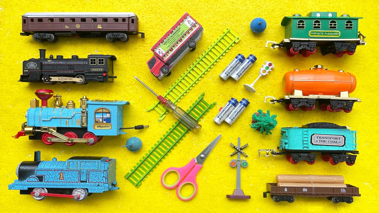 Unboxing Dan Merakit Mainan Kereta Api Thomas, Millitary Train, Kereta Api Classic, Railking - Toys