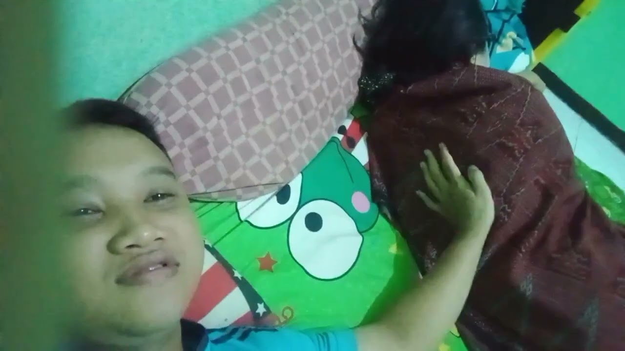 PAGI-PAGI GODAIN ISTRI YANG LAGI TIDUR  WKWKWKW😂😂😂😂