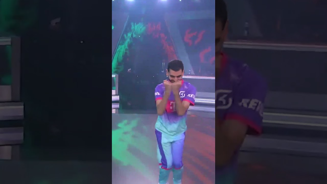 Nisqy accidentally hitting the emote button 🕺