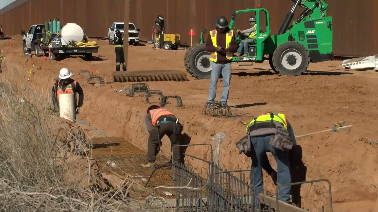 Estados Unidos construye muro metálico en frontera con México para dificultar cruce de migrantes