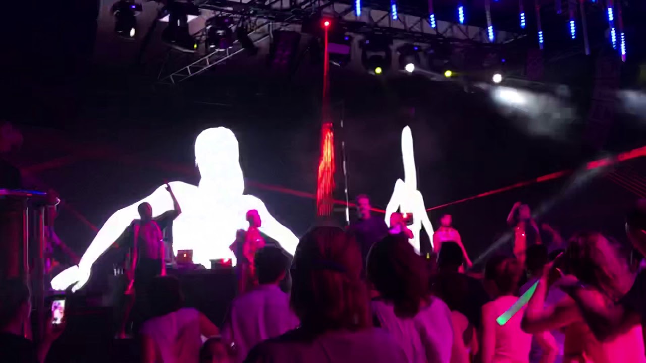 Тусовка в Rixos Sungate