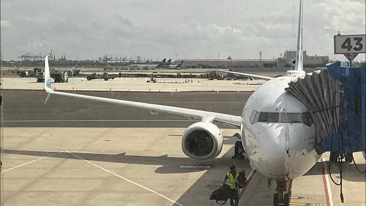 Trip Report Alaska Airlines Boeing 737-900 (Main Cabin) EWR-SEA