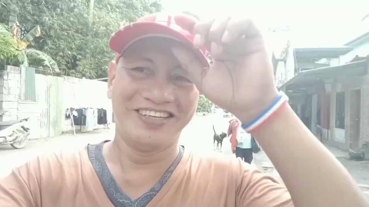 Sinamahan ko naman si Ronie mag tinda sa may ibaTeresa 