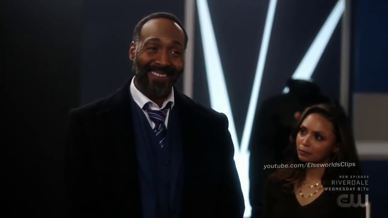The Flash 7x02 Opening Scene [HD]