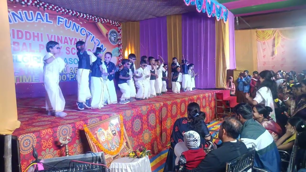 Siddhivinayak global Play School nilagir children's dancing function on program 