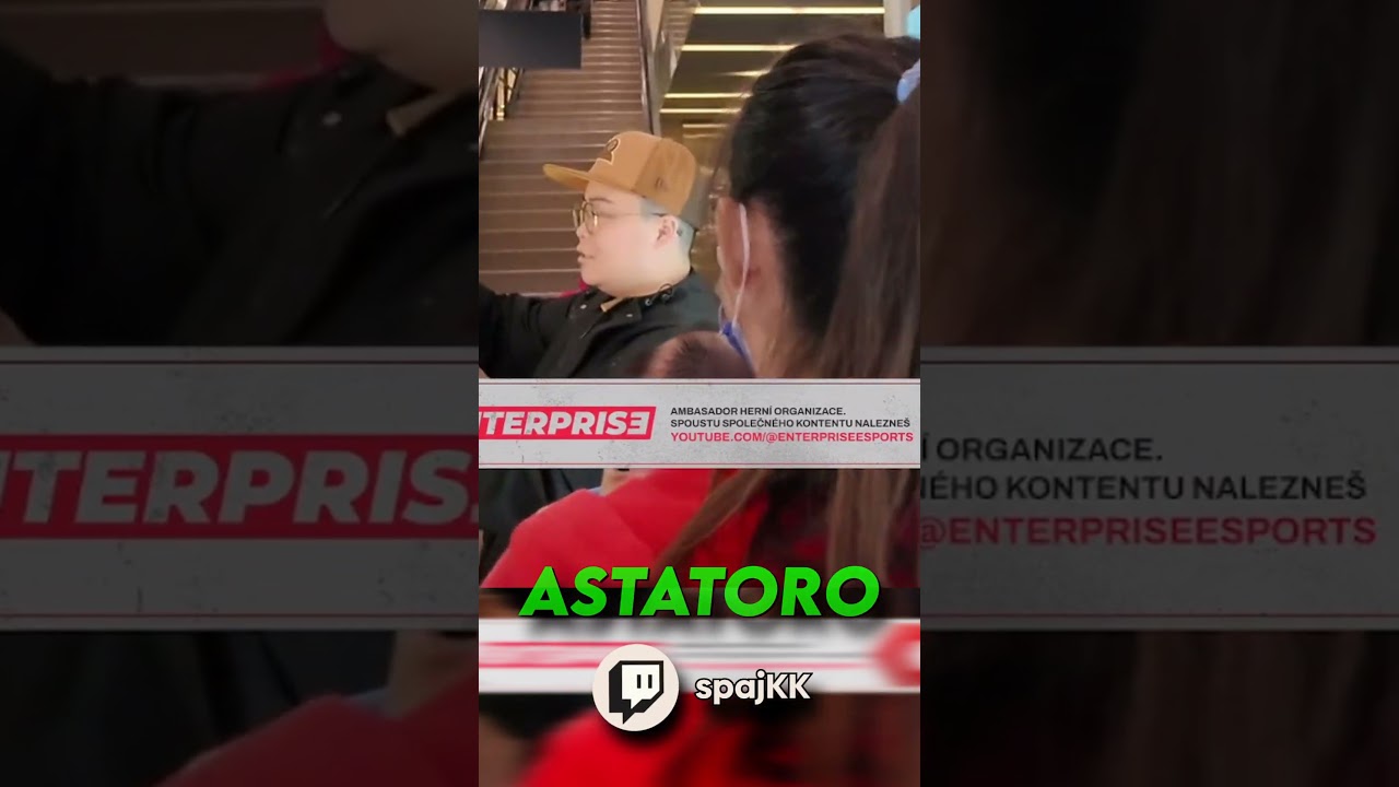 CO TAM DĚL&Aacute;? 🤔​ #spajkk #shorts