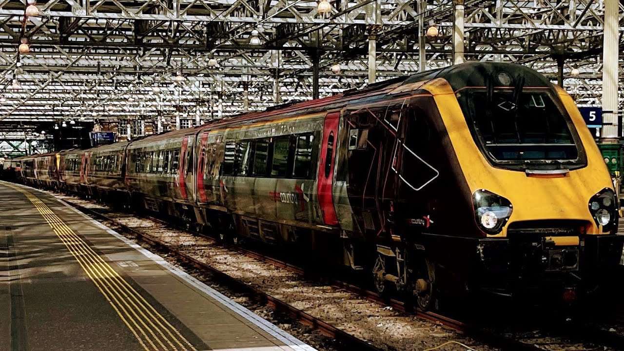 Trains at Edinburgh Waverley