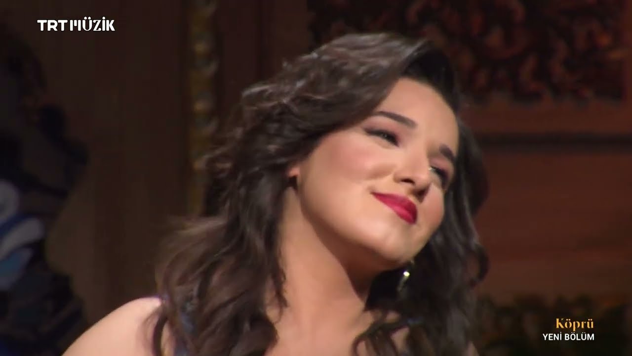 Senem Akdemir - Tut Ağacı Boyunca