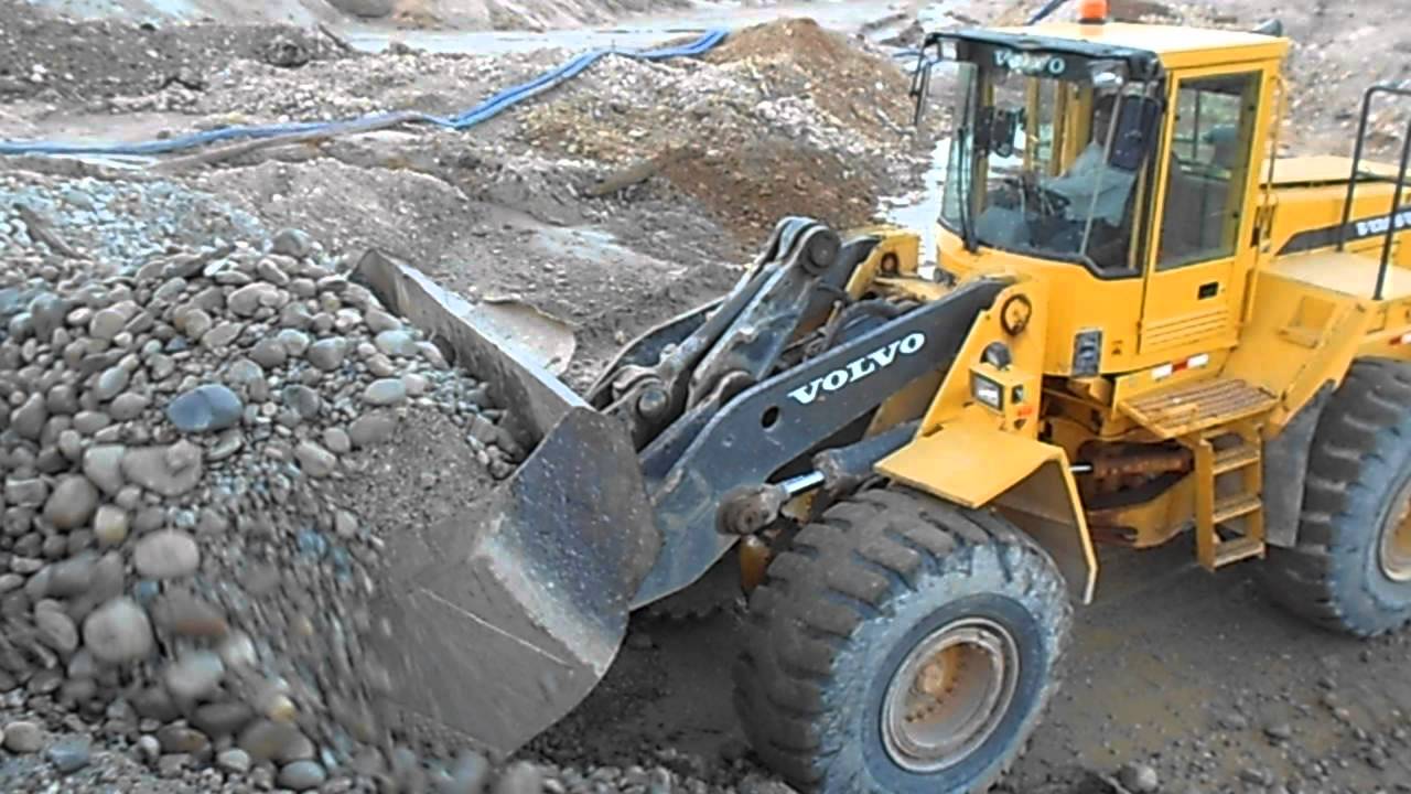 Como operar un cargador frontal VOLVO L-150