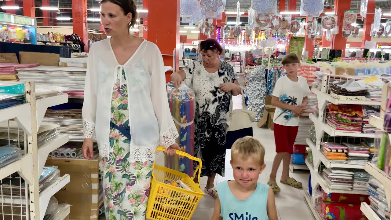 MY FAMILY FIRST TIME IN A PHILIPPINE SUPERMARKET!
