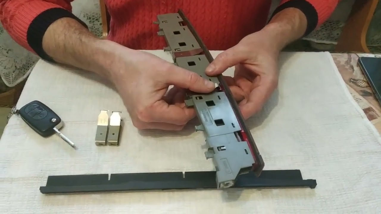 How to remove an additional brake Audi s4, a4 b6+b7 Avant/Как снять дополнительный стоп Ауди А4 В6