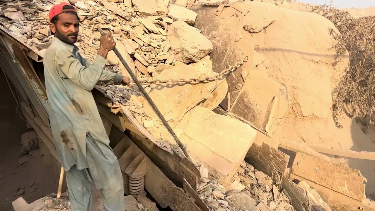 Ohhh Dangerous🔥“HEAVY BOULDERS CRUSHING Moments Caught on Camera! (MOST INTENSE DRAMA EVER!)”