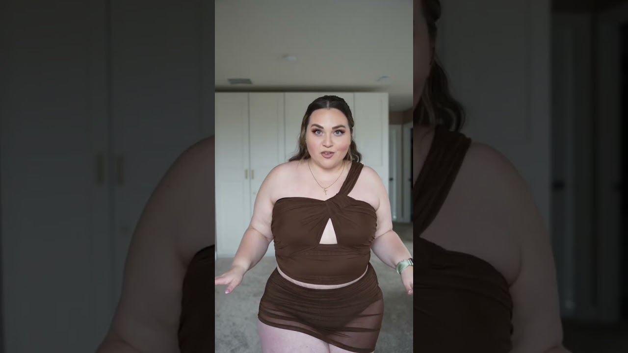 My favorite new plus size swimsuit 👙💅🏼 #eloquii #plussizeswimwear #plussizetummytuck