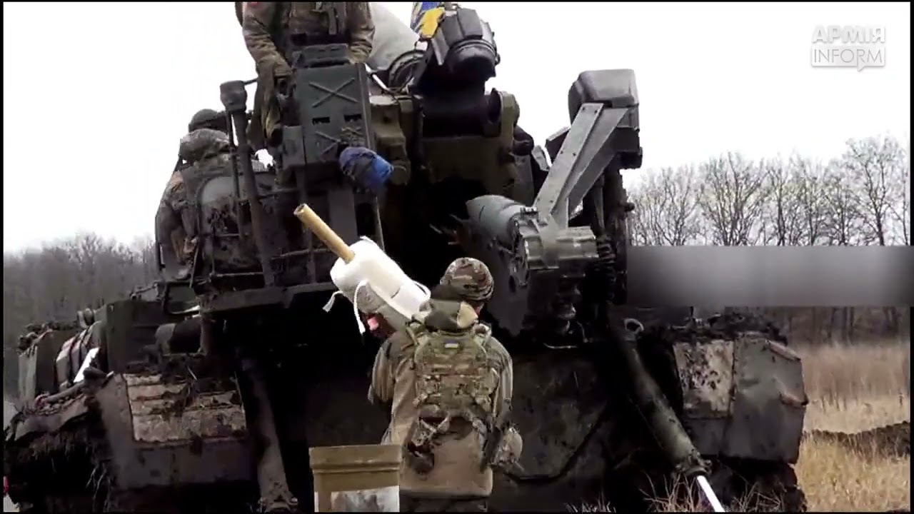 Ukrainian self propelled 203mm cannon 2S7 Pion outside of Bakhmut