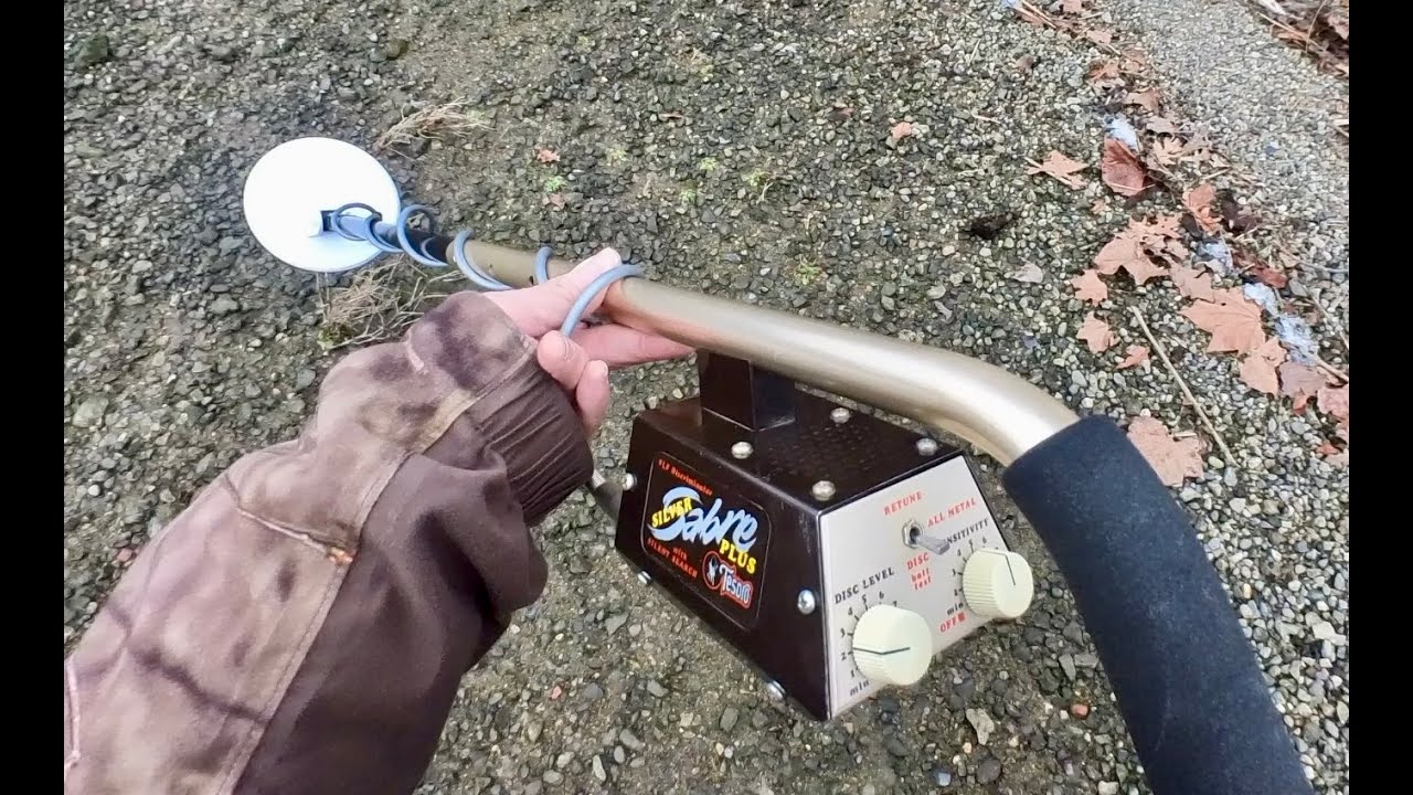 Tesoro Silver Sabre Plus! .. on the Foreshore in New York ..metal detecting