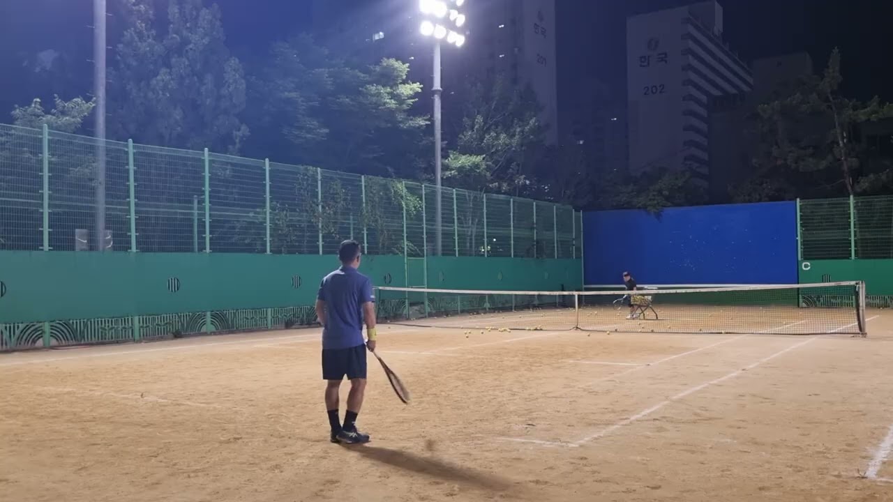포핸드[탑스핀] 20250630 포핸드 피딩공-피니쉬 동작 전혀 안됨. 아래에서 위로 퍼올리는 스윙