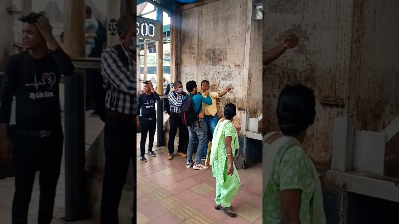 Mumbai local train fight video 🤭🤭🤭😱😱🔥🔥 #mumbai #viral #shorts