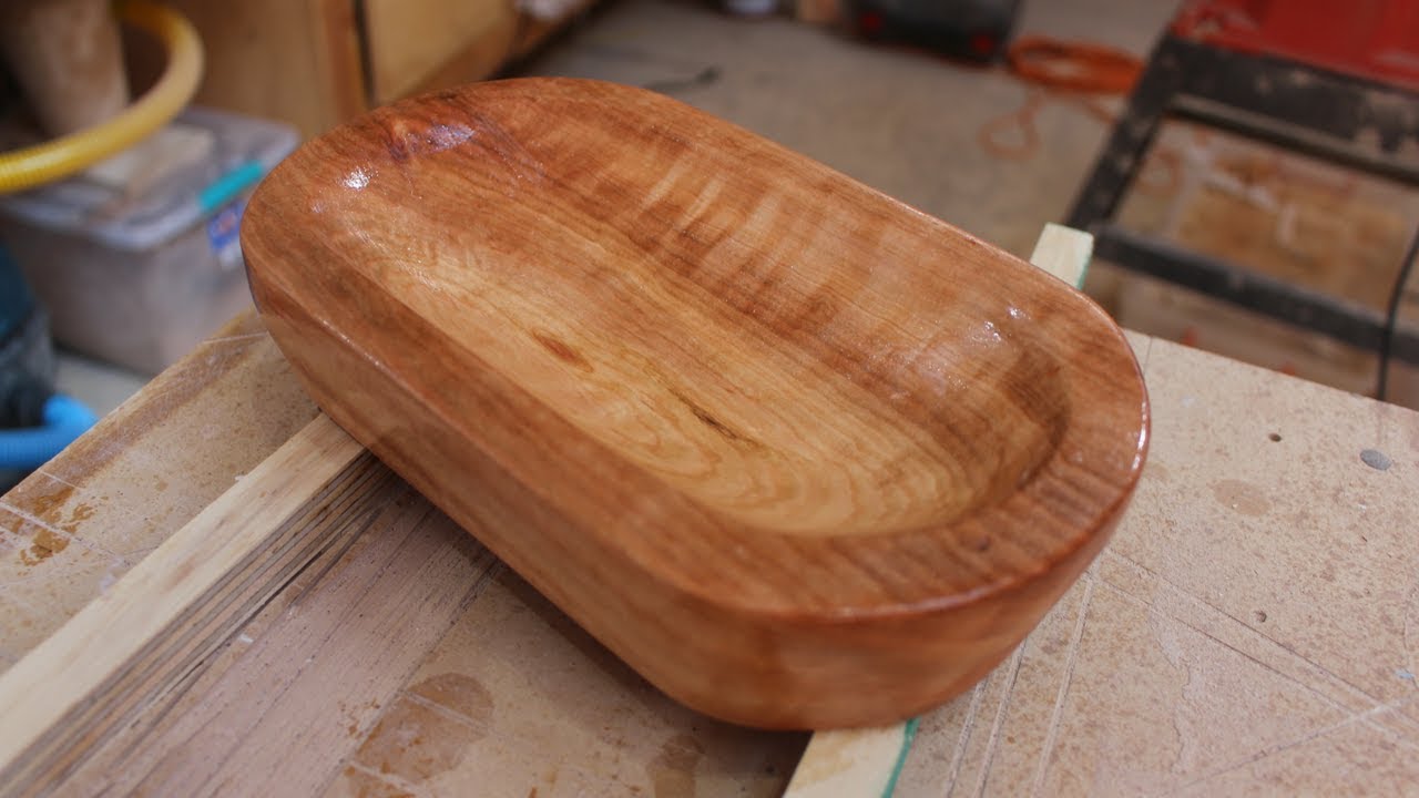 Bandeja de madera tallada