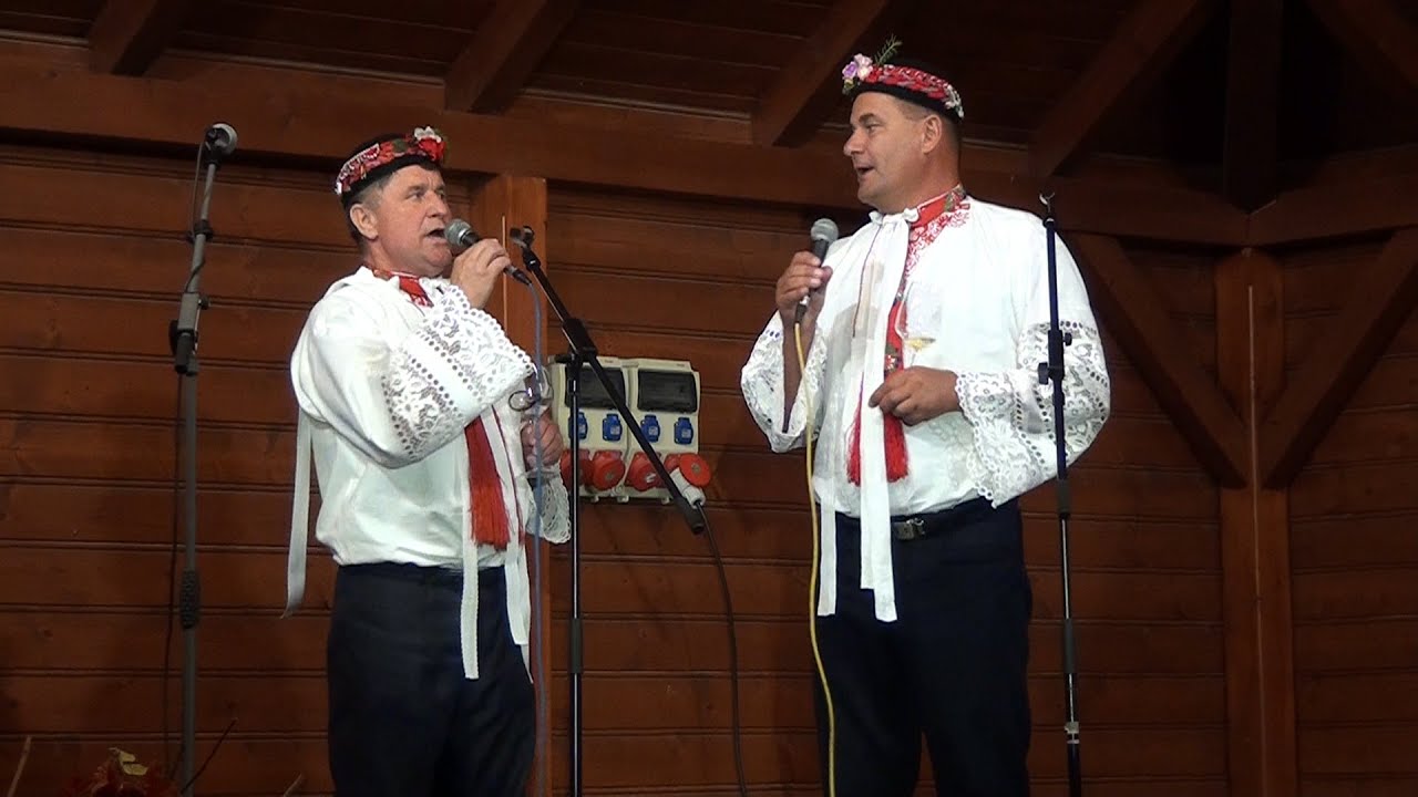 Stojí hruška v poli 2