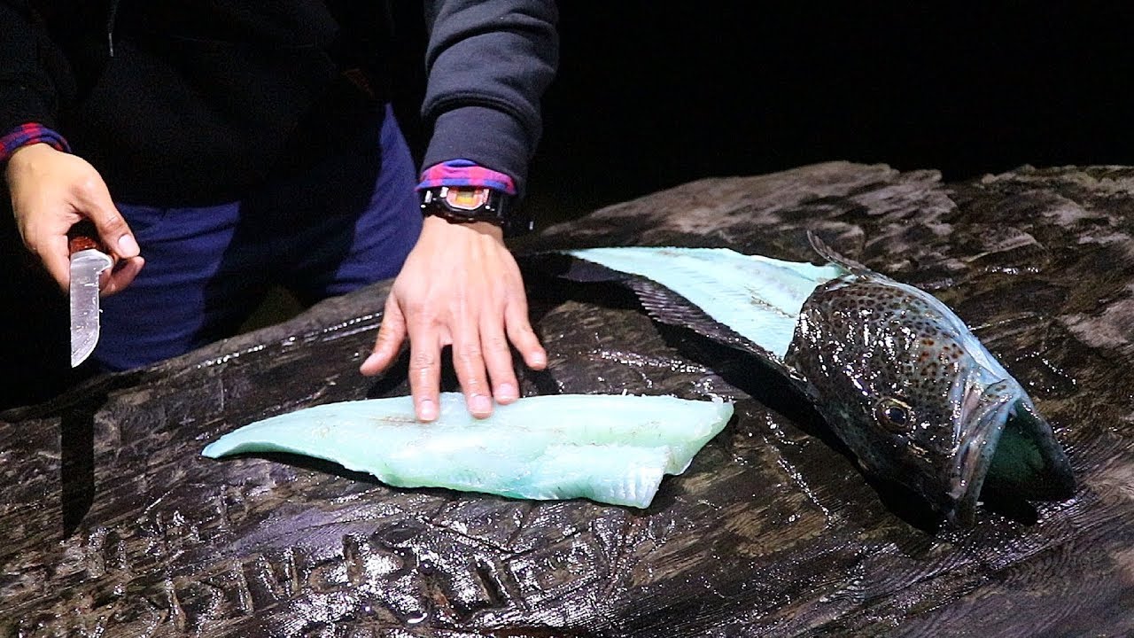 Поймайте и приготовьте голубого линкода на отвесной скале после того, как трое парней потерпели н...
