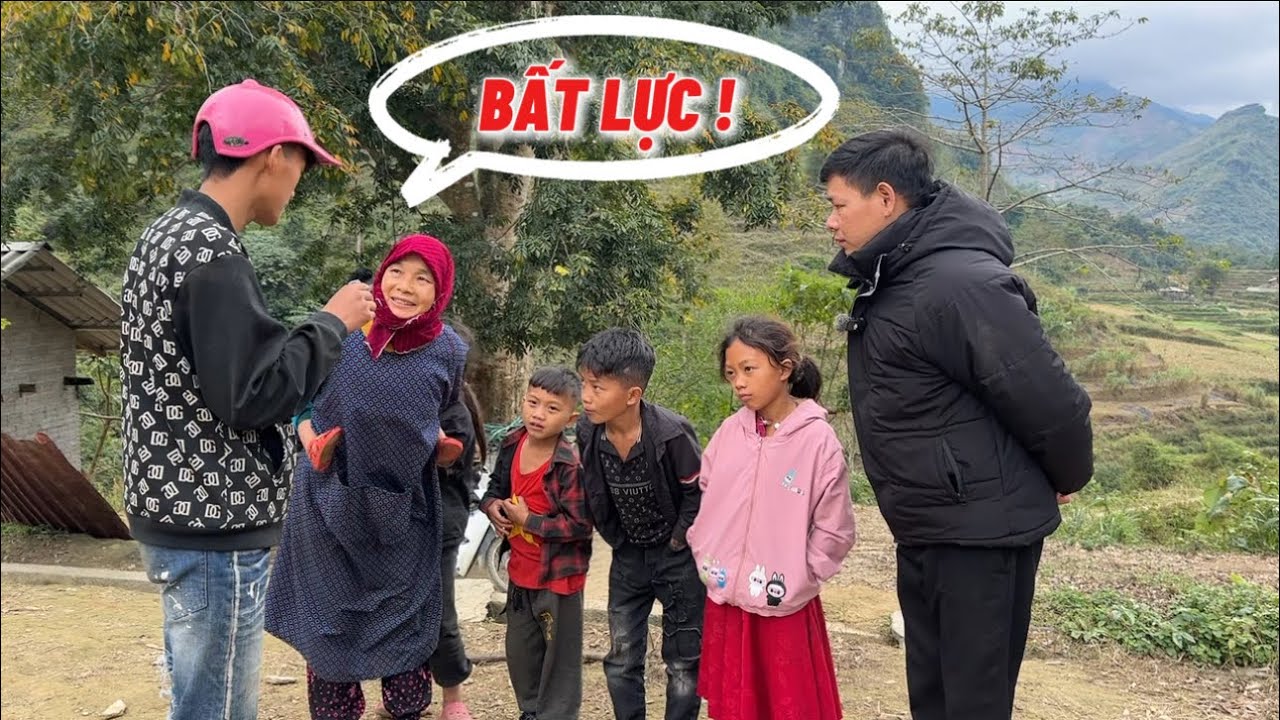 3 Cháu Dình Pà Gia bị chính bố mẹ ruột bỏ r.ơi, bà ngoại bất lực về cơm áo gạo tiền lo cho các cháu