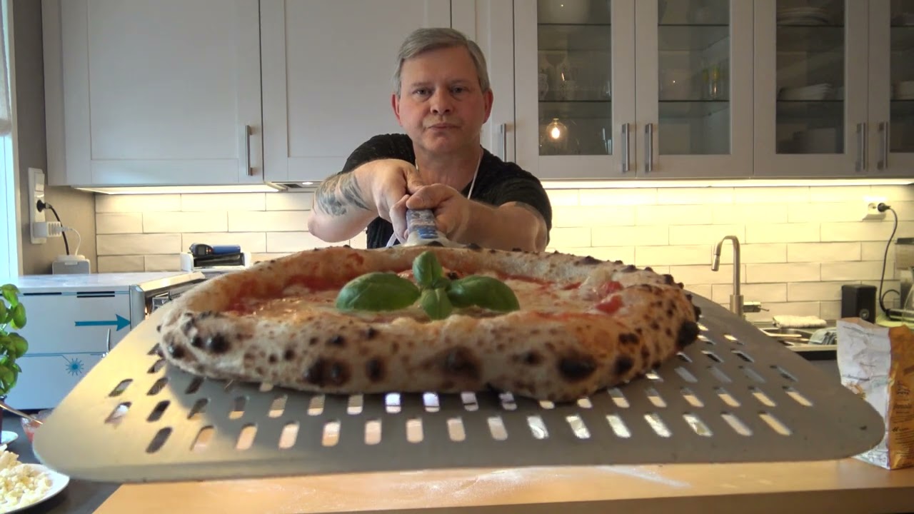 6 1  Du lærer å bake ut og steke pizza
