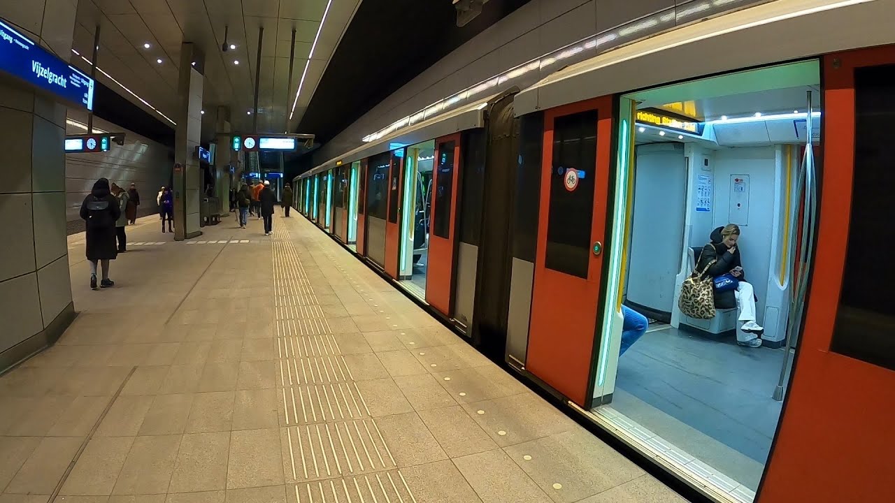 Metro line M52 leaves Vijzelgracht, Amsterdam