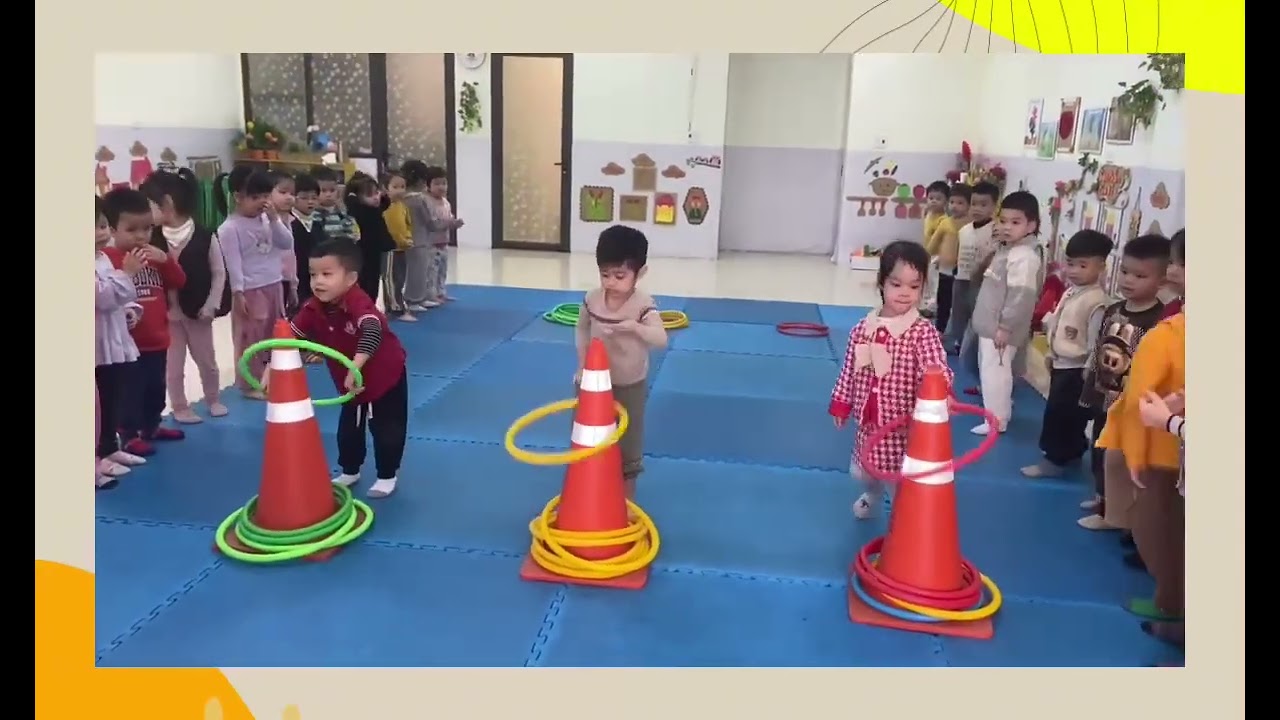 Trò chơi: Đưa vòng về đích- Lớp MG 4 tuổi B2