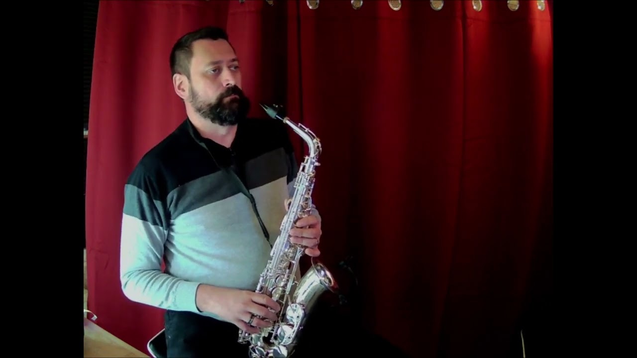 les yeux couleurs menthe à l'eau saxophone alto