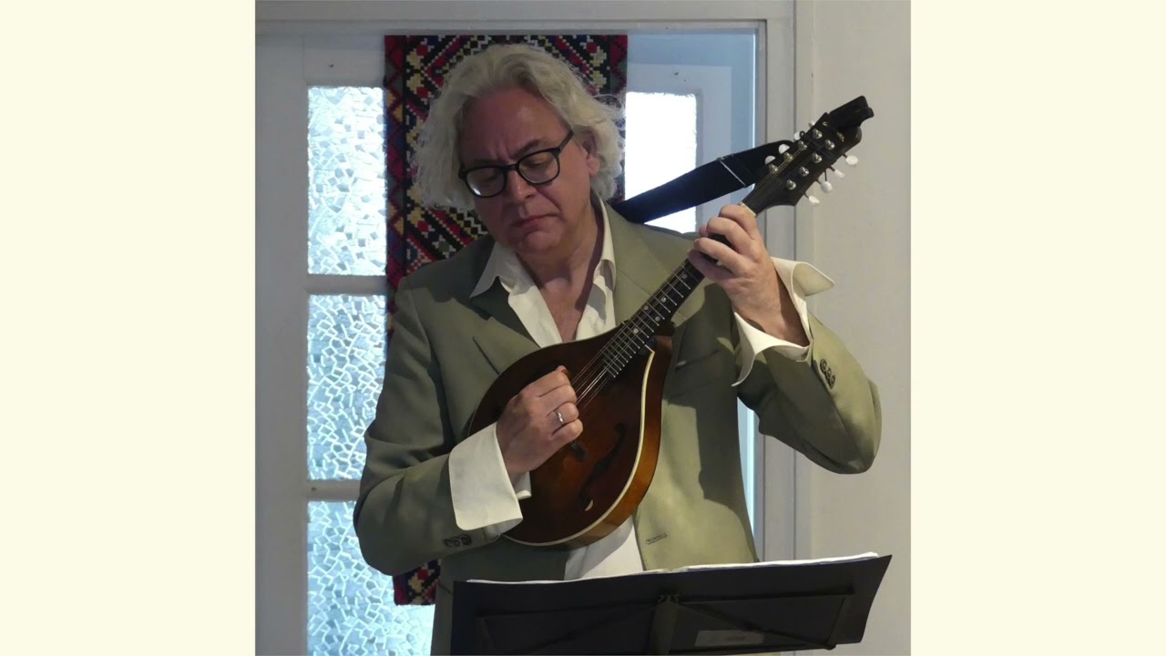 Mandolinba rejtett Bach - Kókai János koncertje az Artériában
