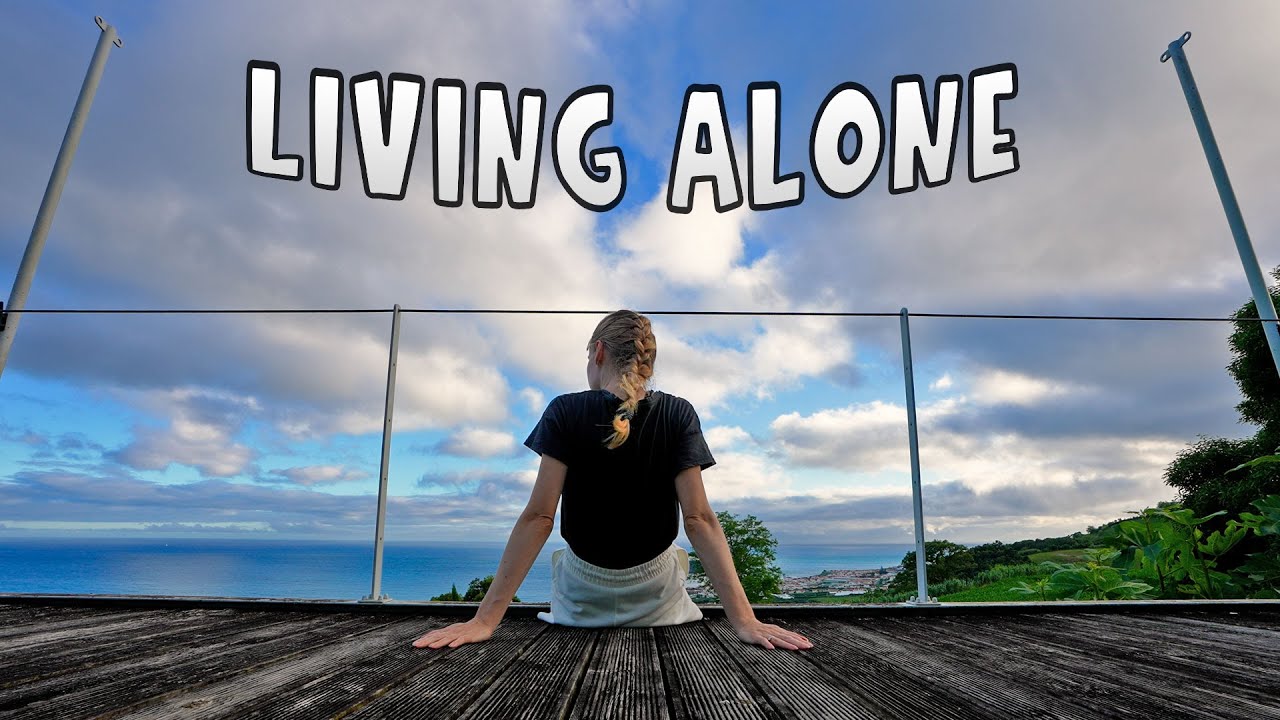 First time alone in a house: fighting cockroaches😨