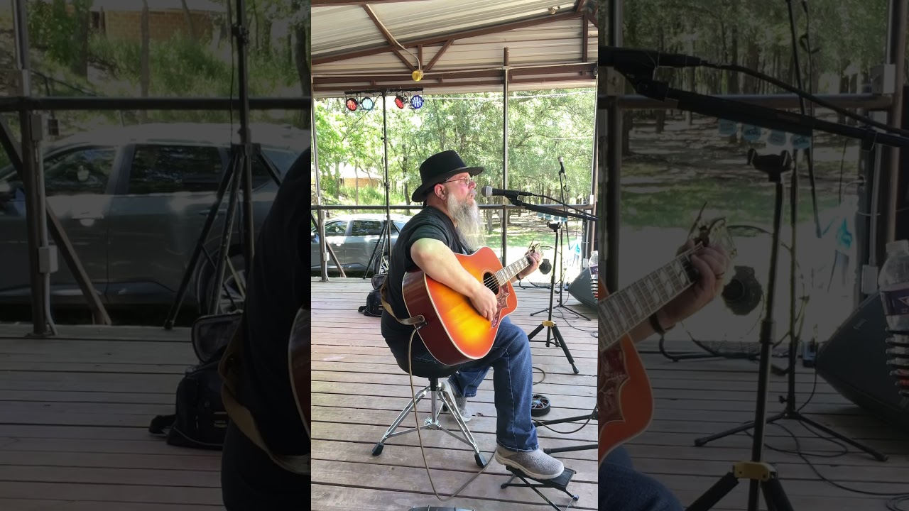 Acoustic version of Stayin Alive #beegees #stayinalive #acousticcover #acoustic