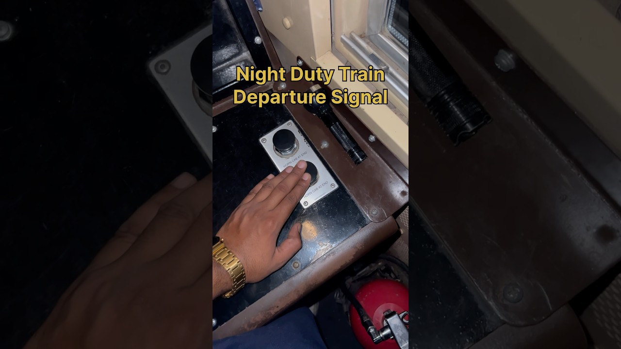 diesel locomotive wdg4g horn, night duty train departure signal #shorts #railway #locopilot #wdg4g