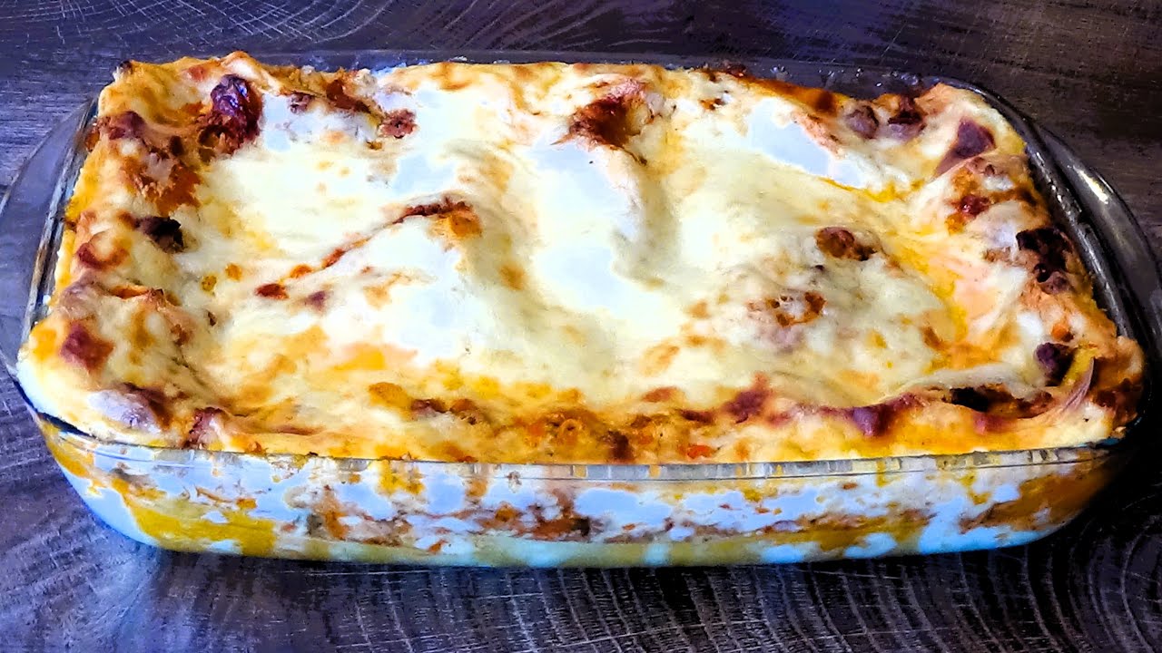 Лазанья с мясным фаршем и томатным соусом. Сочный и вкусный. Идеально подходит для семейных ужинов!