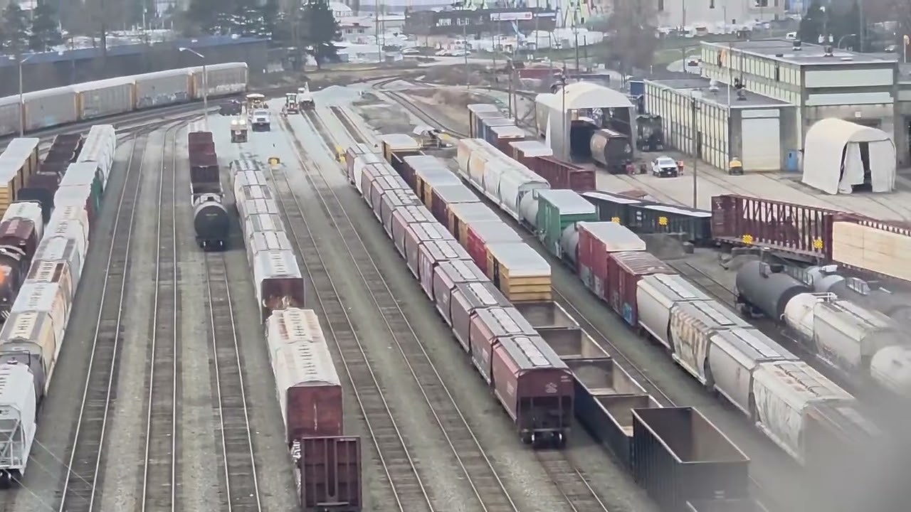 Now travel/filmin New Westminster side yards indeed start 22nd then downtown NW ---eb of course.--