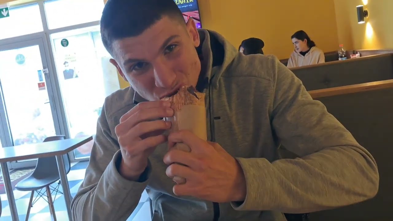 Polonya'da En Ünlü Döner Zinciri  ile En Ünlü Market Zinciri