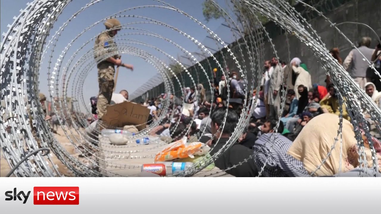 Afghanistan: Thousands 'trapped' between armed airports and Taliban