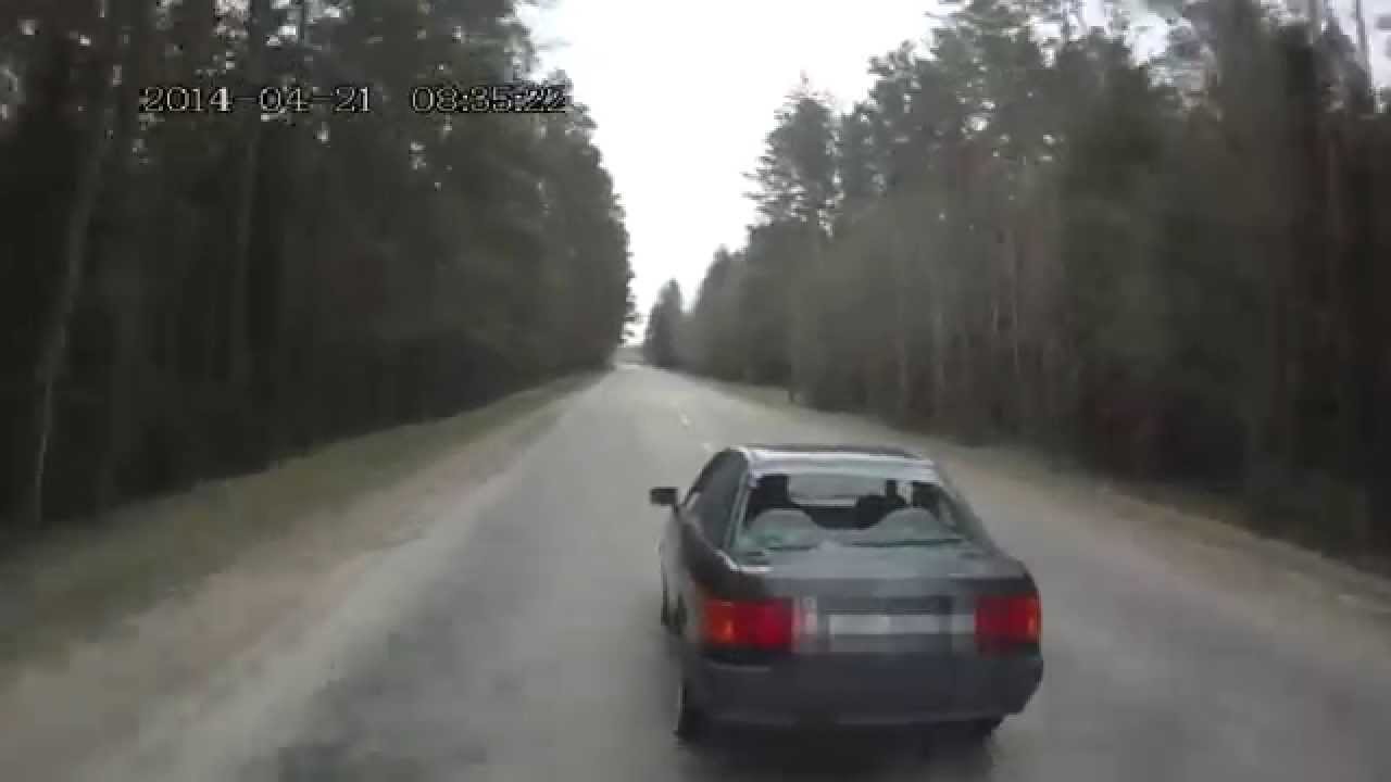 Pakaļdzīšanās video: agresīvs vadītājs piedraud policistiem ar ieroci un uzsāk bēgšanu
