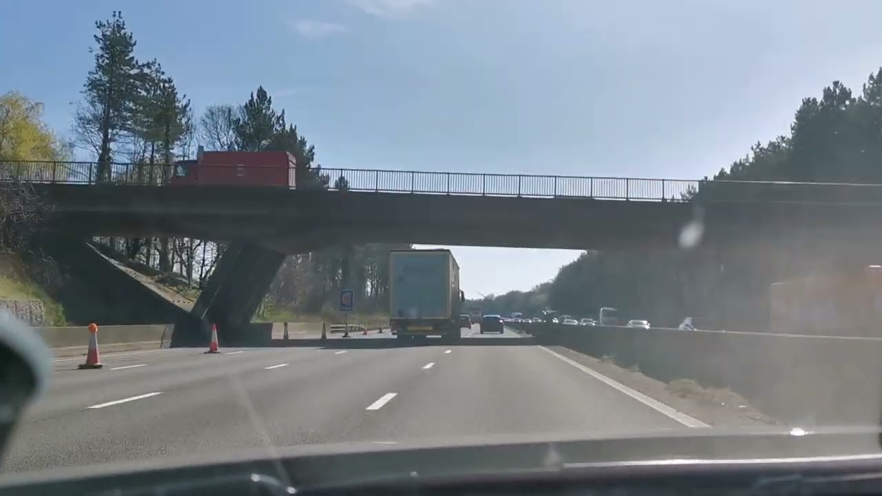 UK. Driving from Manchester to Luton 🌞 4/4/2023 🚘🤩
